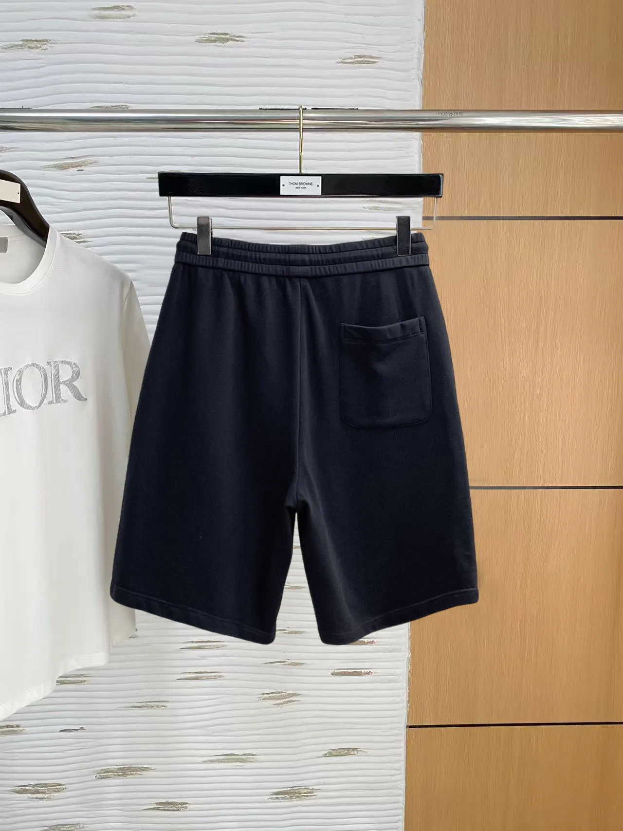 Balenciaga's three-standard complete 2026 summer New Arrival men's casual shorts, advanced custom-made Breathable fabric, Breathable fabric, extremely stretchy and comfortable, impeccable details, top-grade accessories, original logo design concept, delicate and soft feel! The upper body fit is awesome! Size: M-XXXL Please state your height and weight when ordering